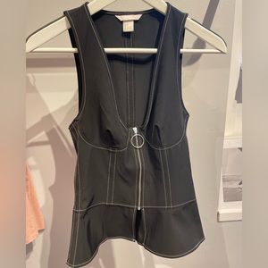 Gorgeous top, silky material with contrast stitching. Size 4 but runs small